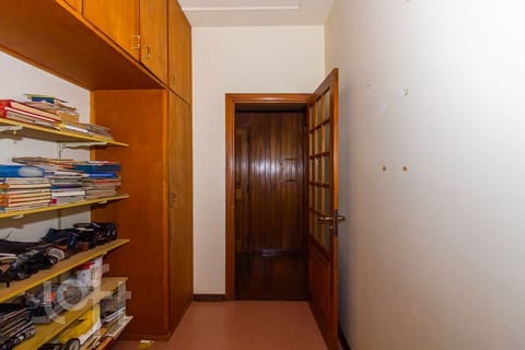 Image 18 - 227900